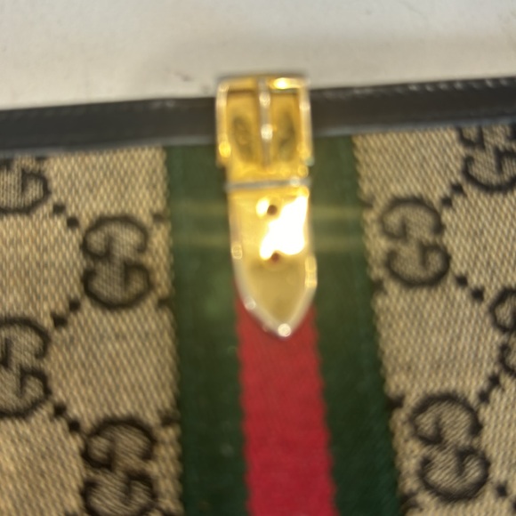 Gucci Bifold in great condition, with the Red/Green. Pre-Loved - Picture 7 of 8